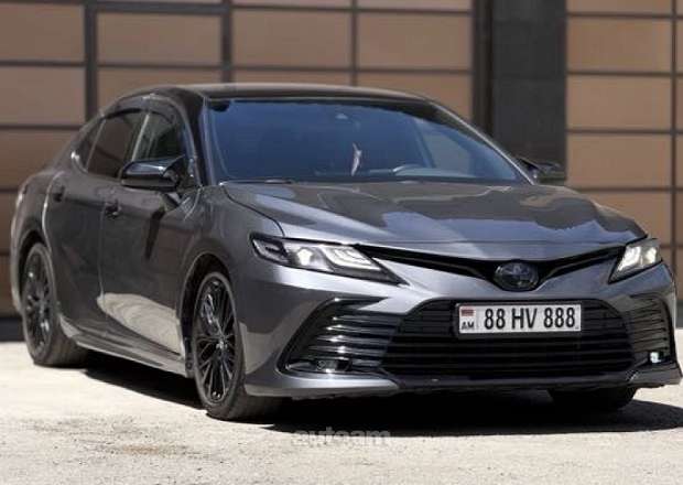 Toyota Camry 2022 — լուսանկար 2