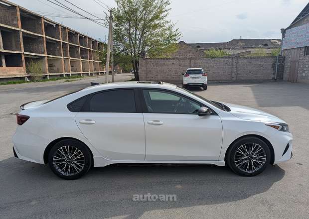 Kia Forte 2023 — լուսանկար 9