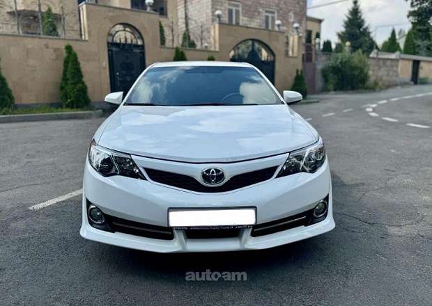 Toyota Camry 2013 — լուսանկար 1