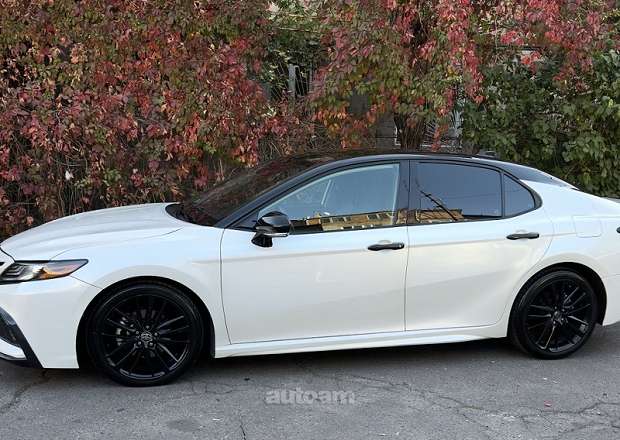Toyota Camry 2021 — լուսանկար 3