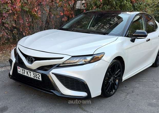 Toyota Camry 2021 — լուսանկար 8