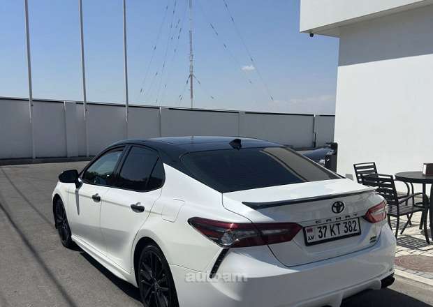 Toyota Camry 2021 — լուսանկար 1