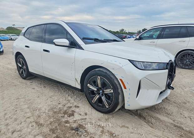 BMW iX
