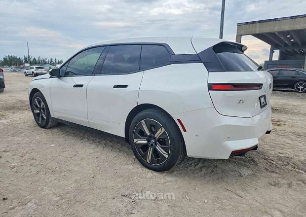 BMW iX