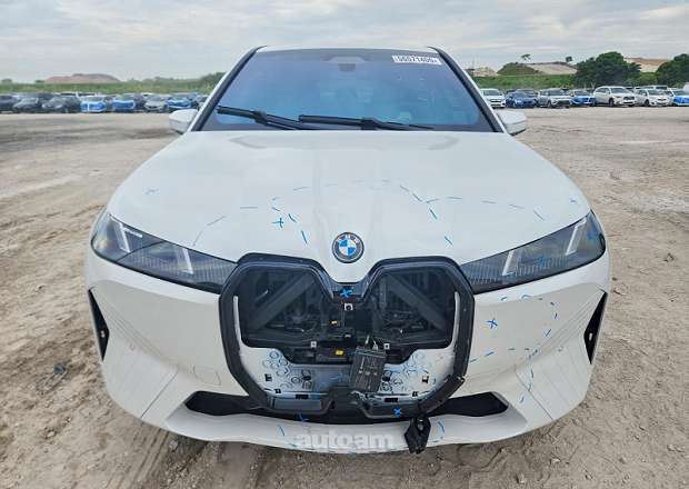 BMW iX