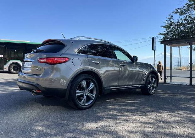 Infiniti FX35 2010 — լուսանկար 8