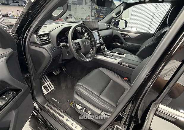 Lexus LX 600