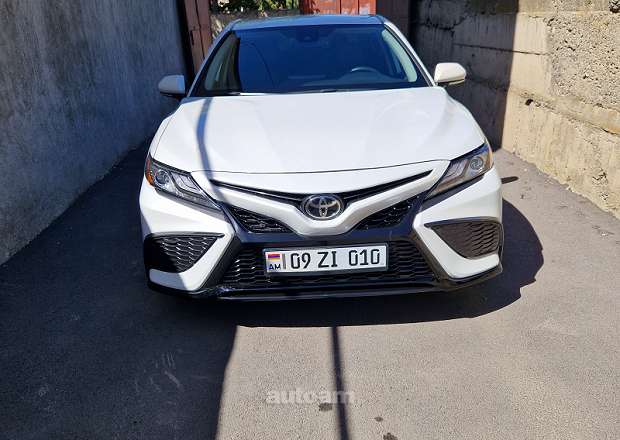 Toyota Camry 2022 — լուսանկար 10