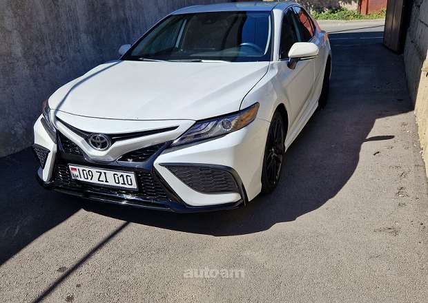 Toyota Camry 2022 — լուսանկար 8
