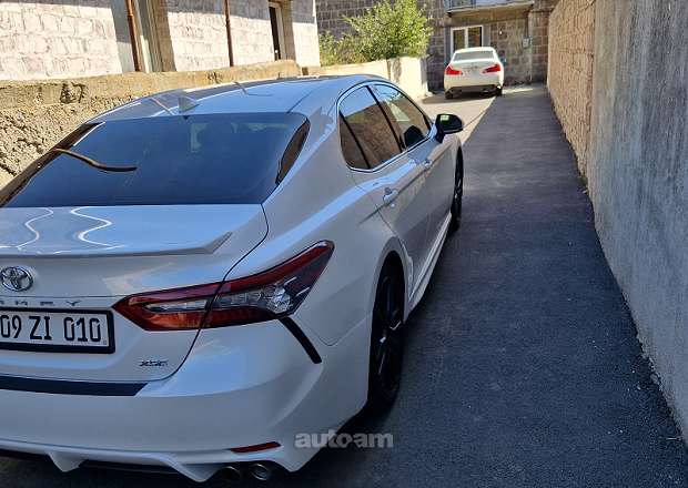 Toyota Camry 2022 — լուսանկար 4
