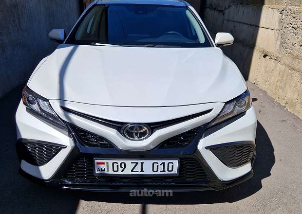 Toyota Camry 2022 — լուսանկար 1