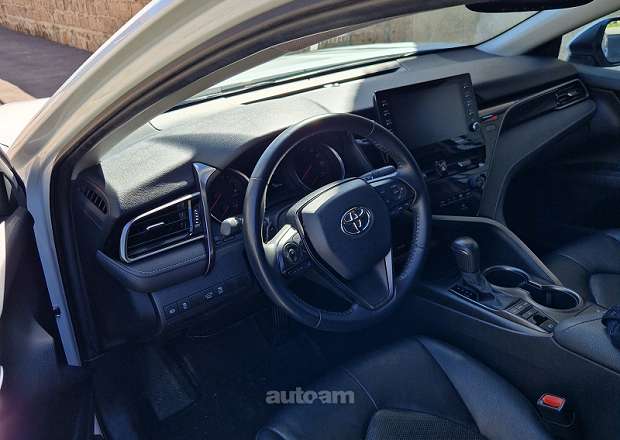 Toyota Camry 2022 — լուսանկար 2