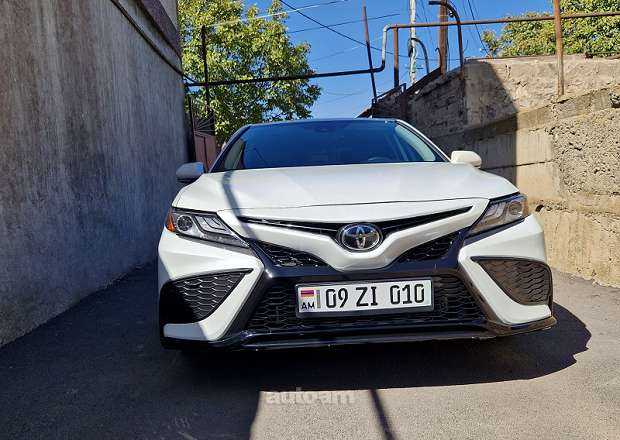 Toyota Camry 2022 — լուսանկար 9