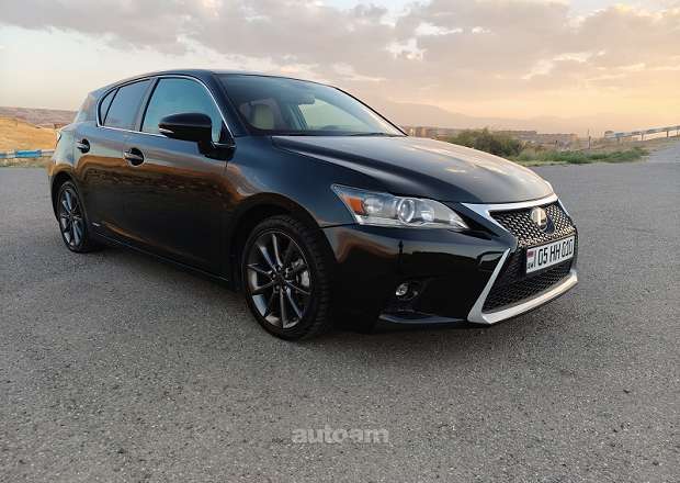 Lexus CT200h 2012 — photo 13