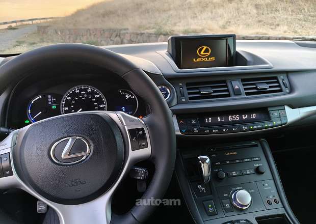 Lexus CT200h 2012 — photo 11