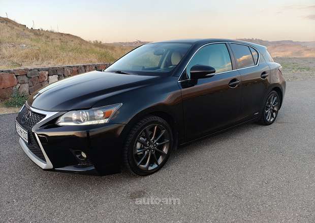 Lexus CT200h 2012 — photo 1
