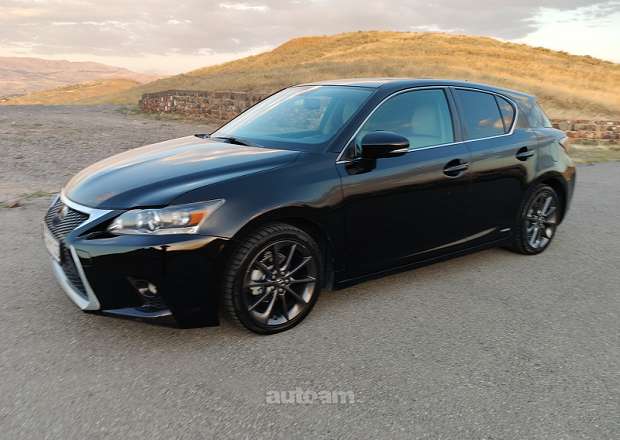 Lexus CT200h 2012 — photo 12