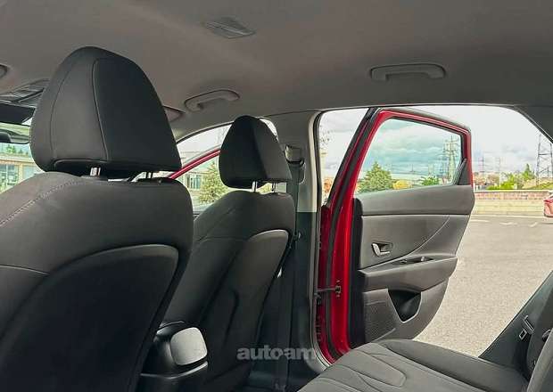 Hyundai Elantra 2021 — լուսանկար 8