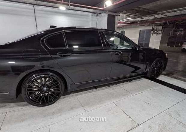 BMW 750