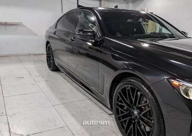 BMW 750