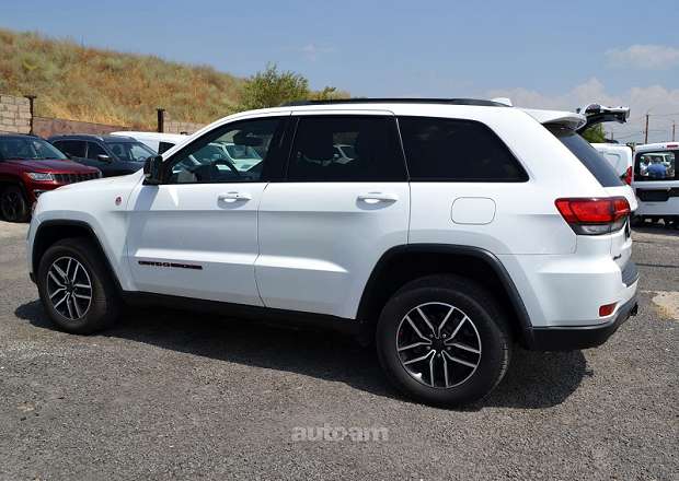 Jeep Grand Cherokee 2019 — լուսանկար 5