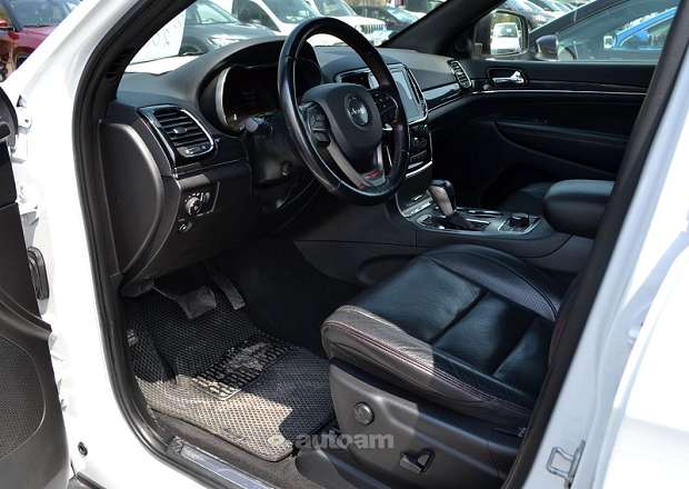 Jeep Grand Cherokee 2019 — լուսանկար 10
