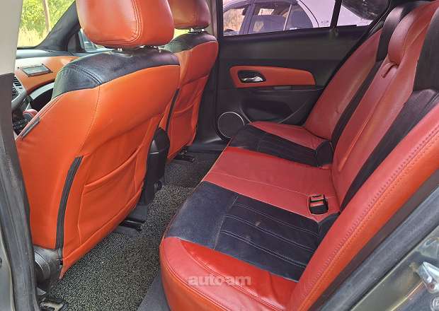 Chevrolet Cruze 2010 — photo 8