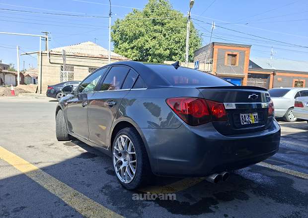 Chevrolet Cruze 2010 — photo 3