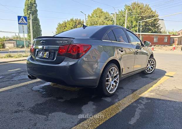 Chevrolet Cruze 2010 — photo 4