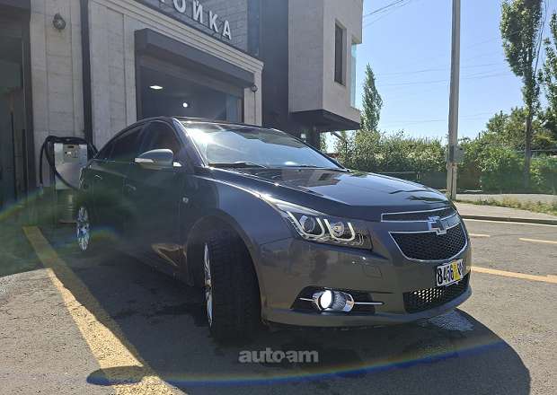 Chevrolet Cruze 2010 — photo 1