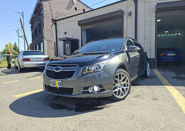 Chevrolet Cruze 2010 — photo 2