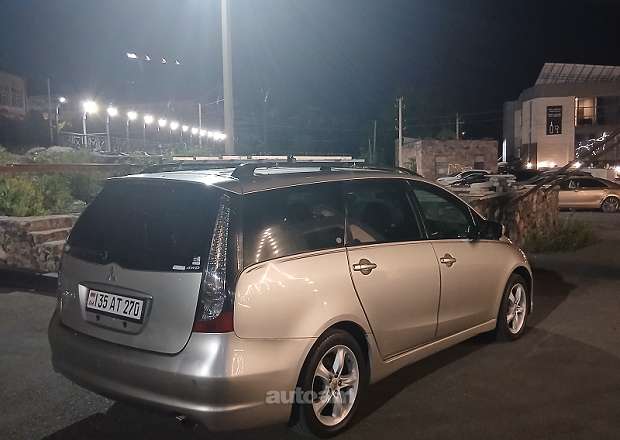 Mitsubishi Grandis 2003 — լուսանկար 4