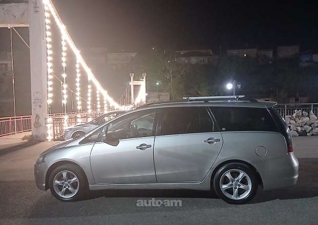 Mitsubishi Grandis 2003 — լուսանկար 1