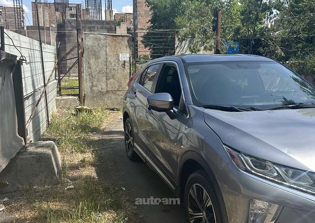 Mitsubishi Eclipse Cross 2018 — լուսանկար 2