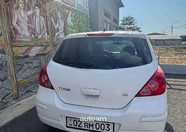 Nissan Tiida 2011 — լուսանկար 2