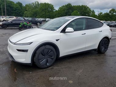 Tesla Model Y  2025 