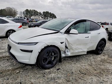Tesla Model Y  2025 