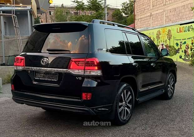 Toyota Land Cruiser 200
