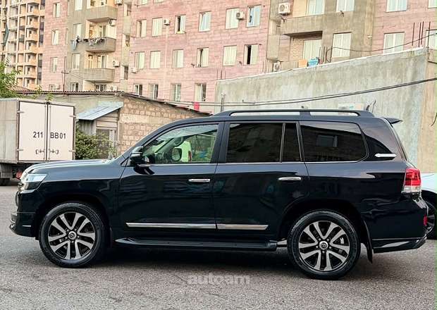 Toyota Land Cruiser 200