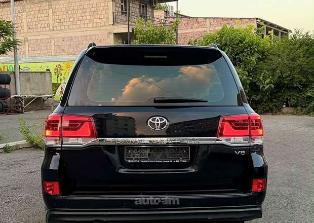 Toyota Land Cruiser 200