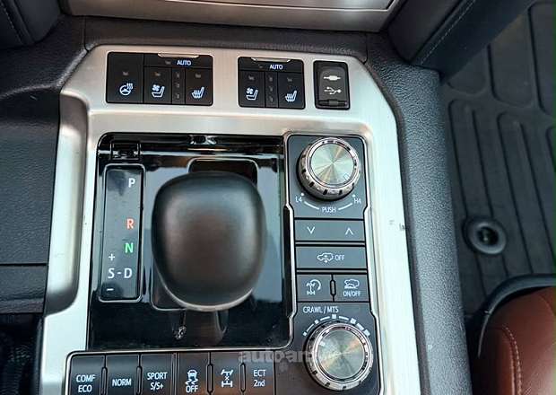 Toyota Land Cruiser 200