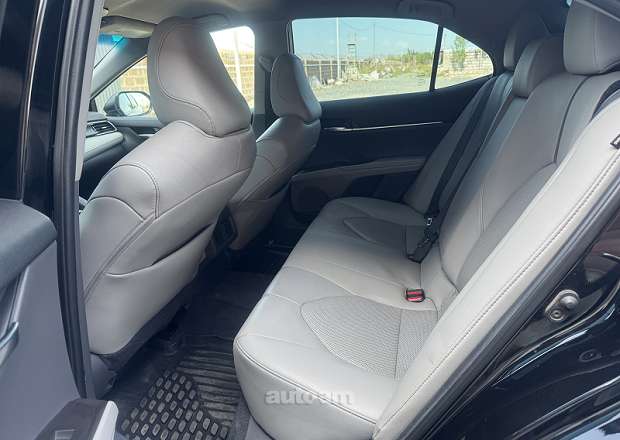 Toyota Camry 2021 — լուսանկար 13