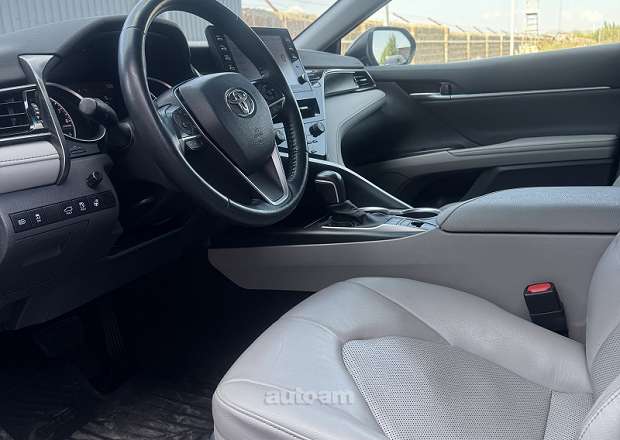 Toyota Camry 2021 — լուսանկար 12