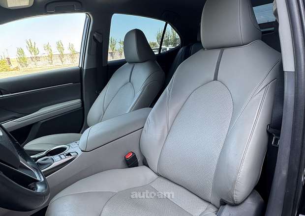 Toyota Camry 2021 — լուսանկար 10