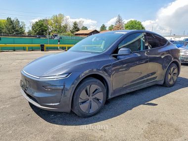 Tesla Model Y  2025 