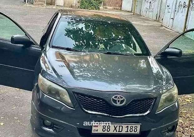 Toyota Camry 2010 — фото 5