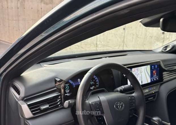 Toyota Camry 2025 — լուսանկար 3