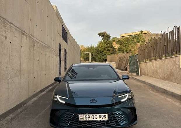 Toyota Camry 2025 — լուսանկար 1