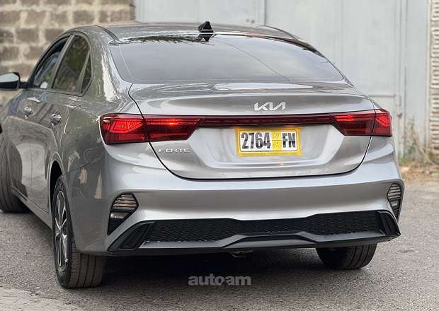 Kia Forte 2023 — լուսանկար 11