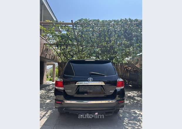 Toyota Highlander 2011 — լուսանկար 2